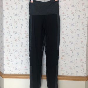 Beyond yoga gray and black colorblock leggings